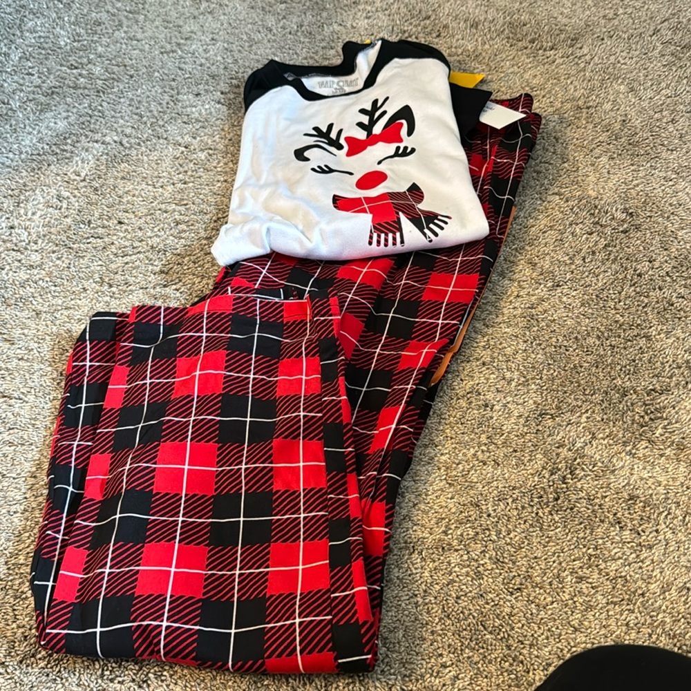 NWT girls large (12)pajama top and bottom set. Super soft full length bottoms